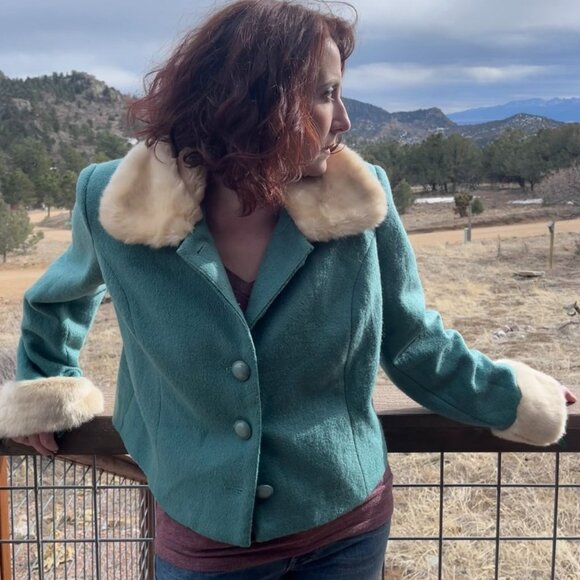 Vintage-Inspired Teal Wool Cropped Jacket with Faux Fur Trim – Collectif Retro S - Picture 2 of 5